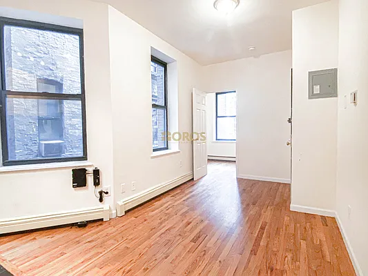 Rented by City Connections Realty | media 4