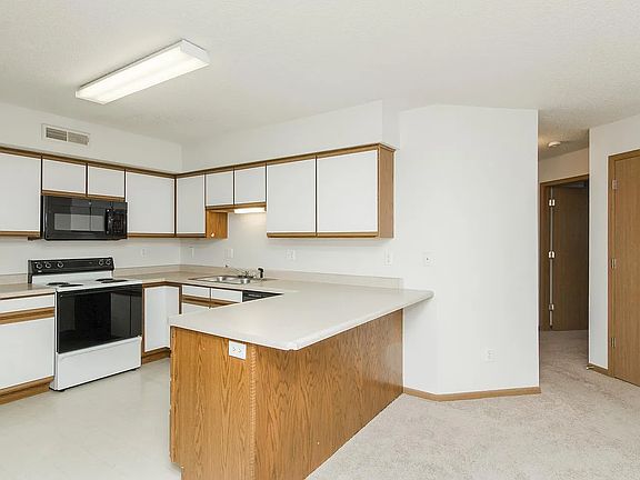 4th image of 2586 Rushmore Dr #2586