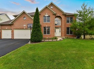 814 Farm Dr, West Chicago, IL 60185