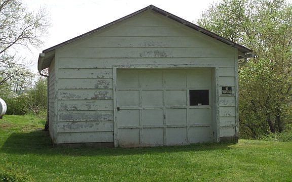 4th image of 701 5th St