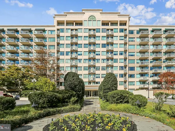 5450 Whitley Park Ter APT 413, Bethesda, MD 20814