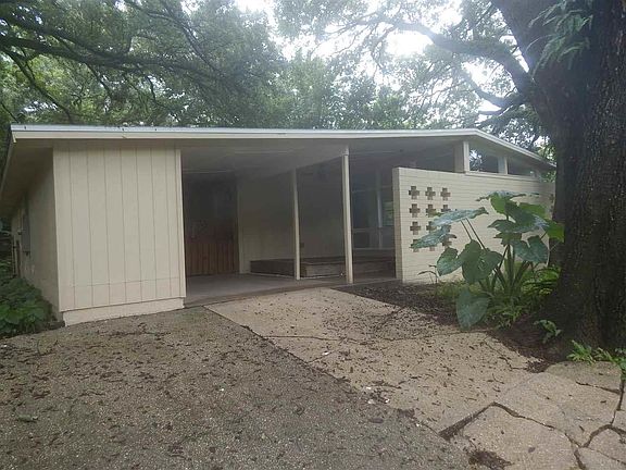 2nd image of 1009 Lake Terrace Ave