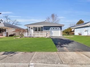 11 Leeward St, Toms River, NJ 08757