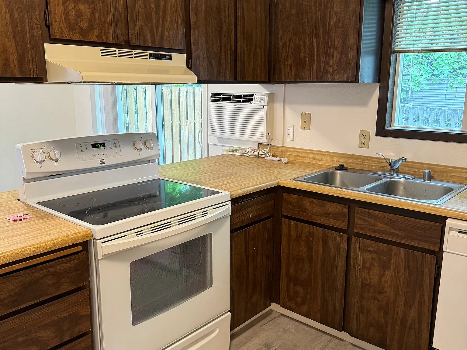 2 bed, 1000 sqft, $1,200 — Photo 3
