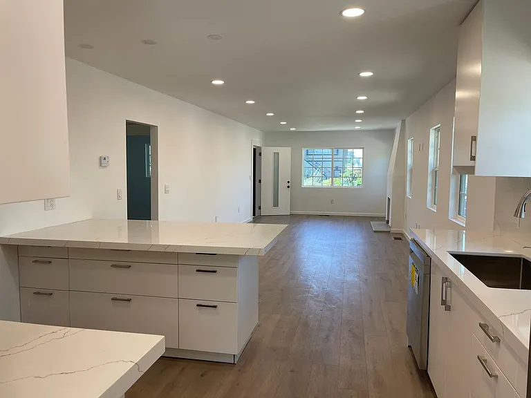 3102 Suter St — Photo 3