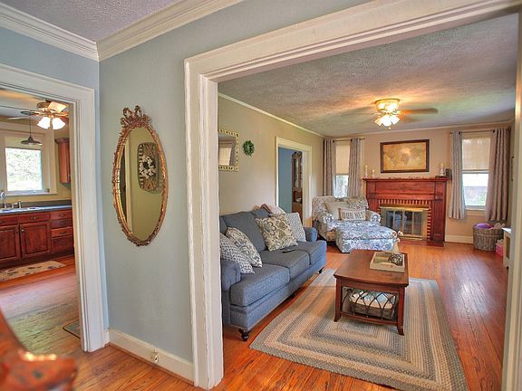 3rd image of 1117 Rhode Island Ave