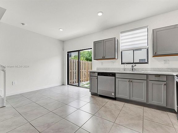 5th image of 450 NE 13th St