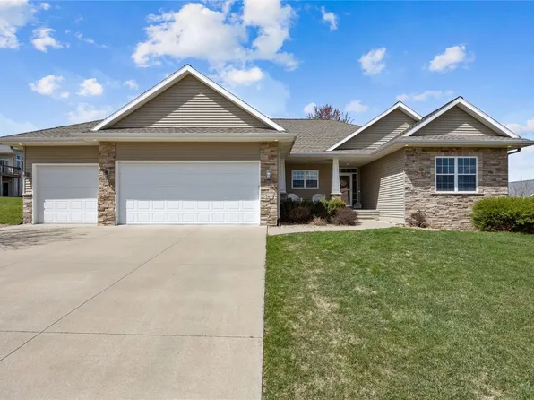 265 White Pine Cir, Robins, IA 52328