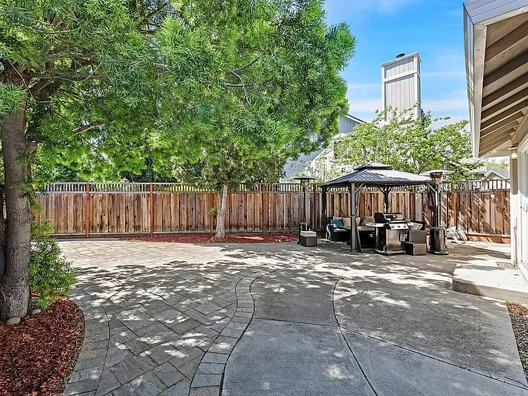7293 Valley Trails Dr — Photo 24