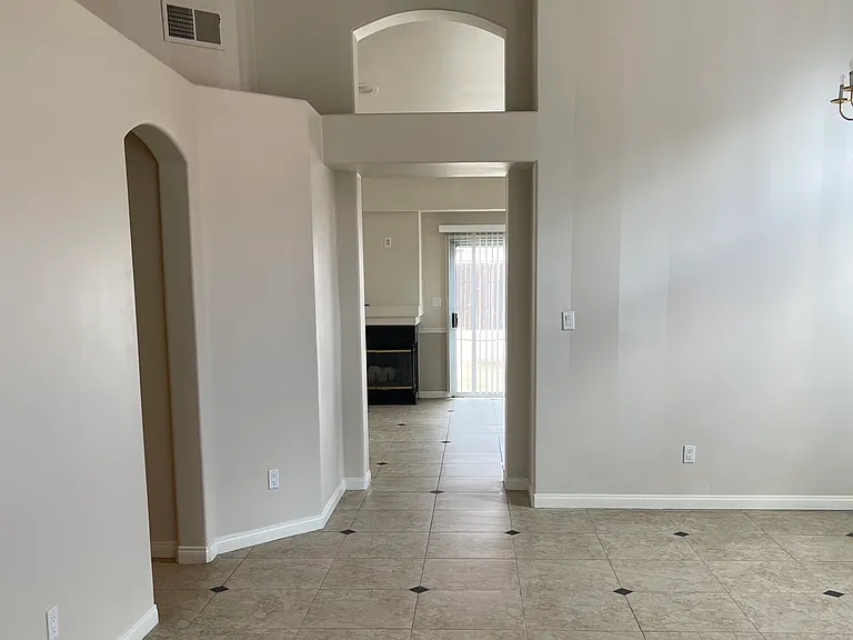 Walk thru to Kitchen/Family Room