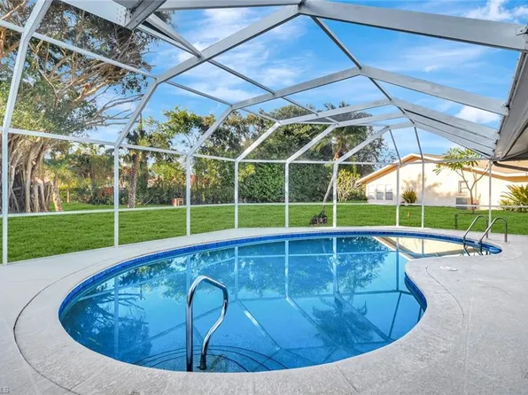 307 Country Club DR, NAPLES, FL 34110