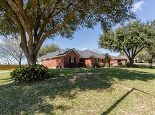 2401 Oakwood Dr, Brenham, TX 77833