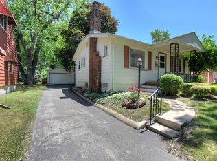 20 West Dr, Decatur, IL 62526