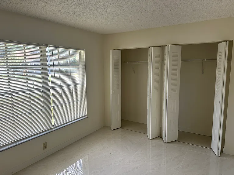 5915 Taywood Dr — Photo 6