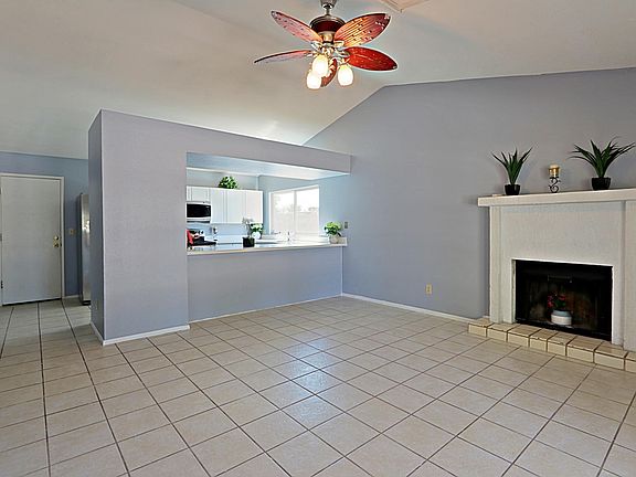 3rd image of 1022 W Blackhawk Dr