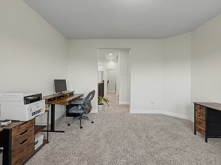 537 Hutchinson Ln — Photo 19