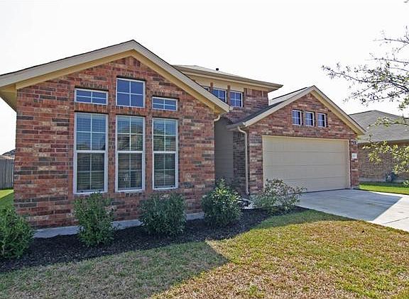 3rd image of 1207 Montell Ln
