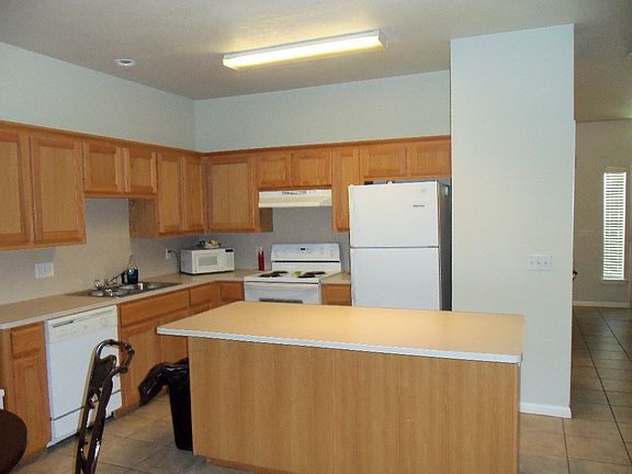 3rd image of 9 Deerfield Dr APT C