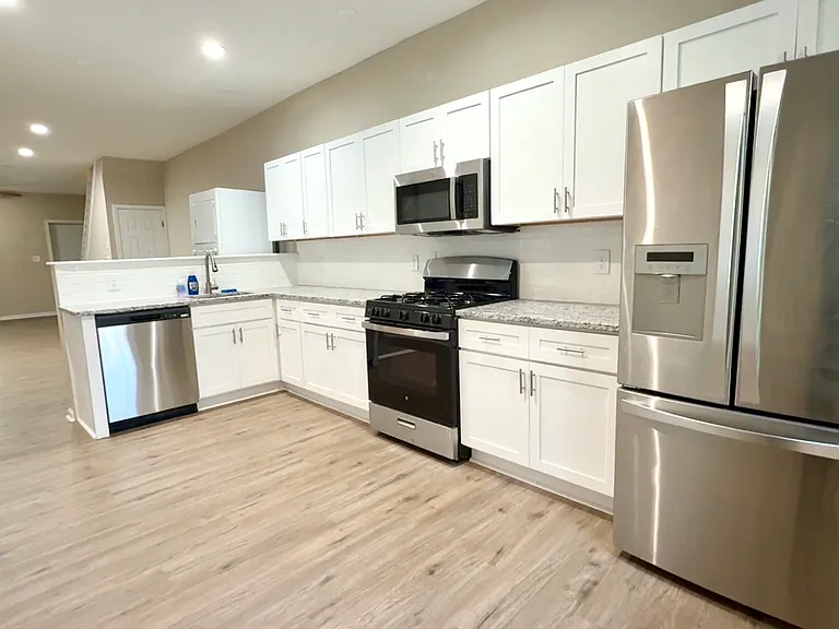 5110 Parrish St — Photo 2