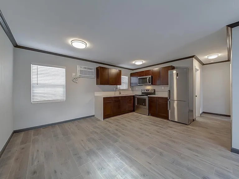 121 S 15th St — Photo 3