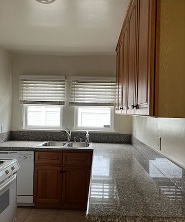 4th image of 2103A Huntington Dr