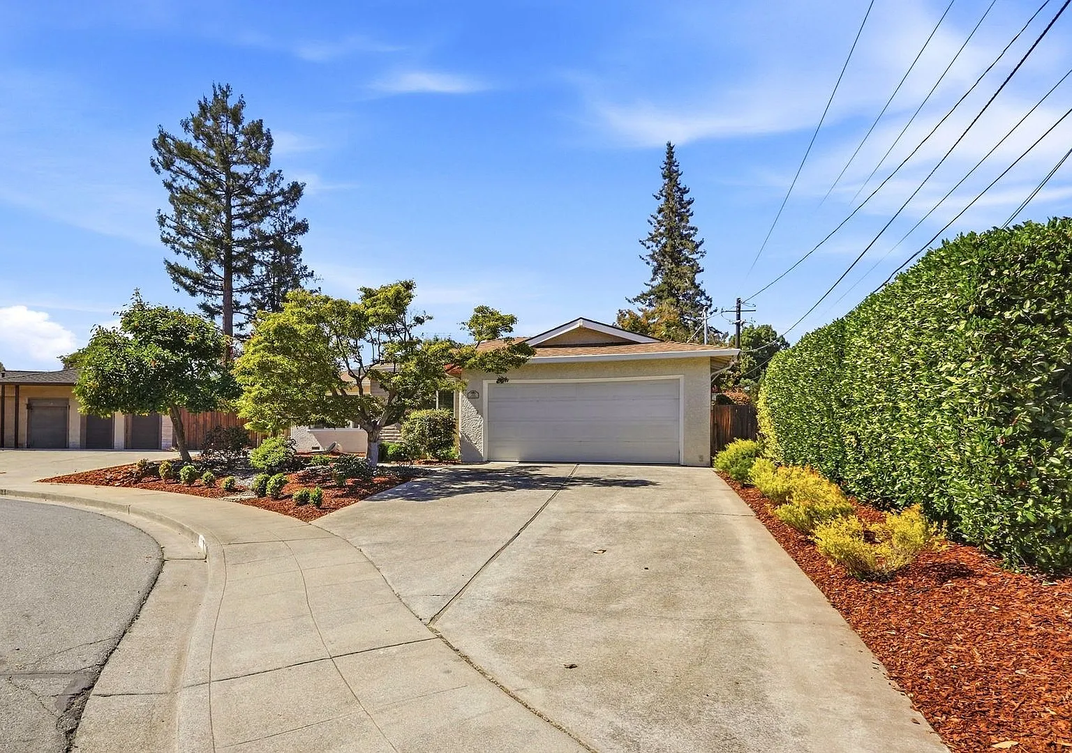 Charming Mountain View home with mature fruit trees and a private backyard retreat — Photo 3