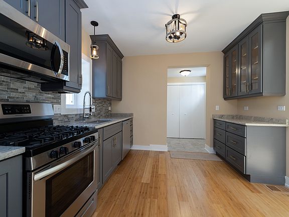 5th image of 1429 Clarence Ave