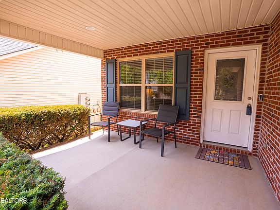 2nd image of 5255 Avery Woods Ln