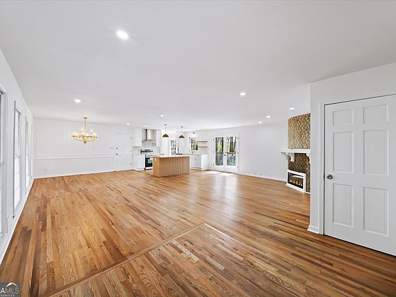 3rd image of 755 Camp Perrin Rd