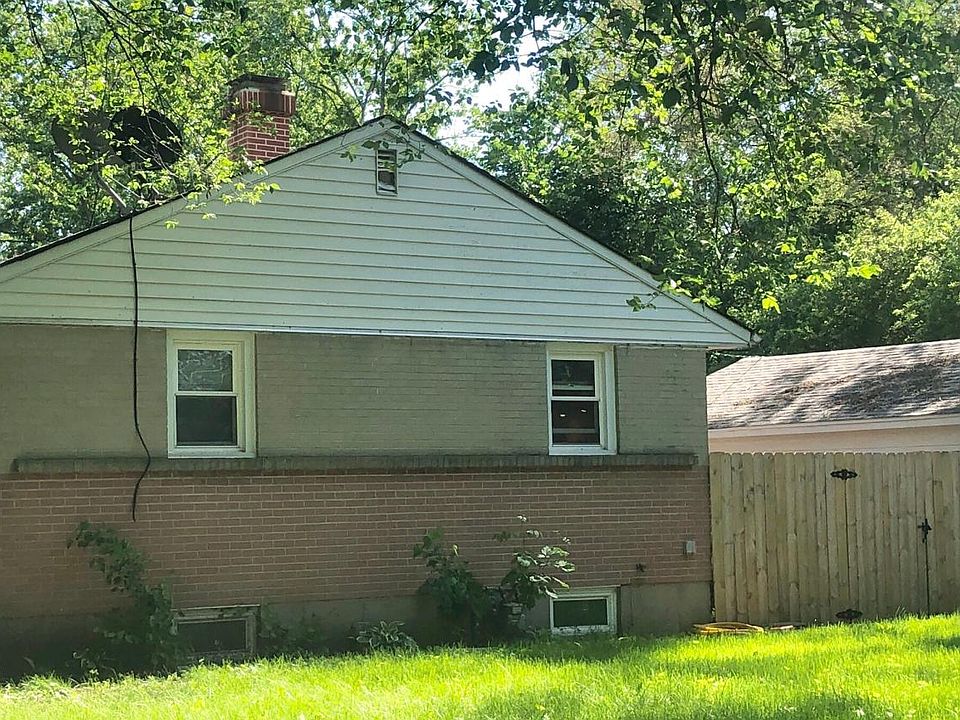 2nd image of 7401 Redwood St