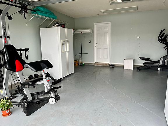 3rd image of 325 Plantation Ln