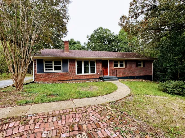 211 Maple Dr, Madison Heights, VA 24572