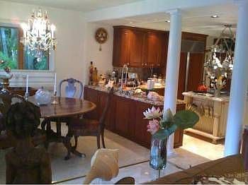 4th image of 908 Coconut Dr