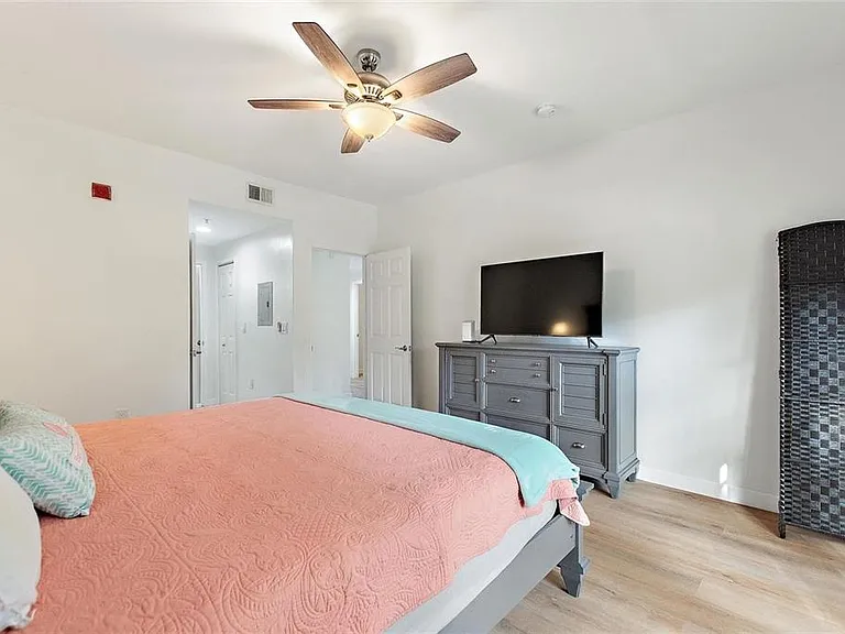 516 Water St — Photo 12