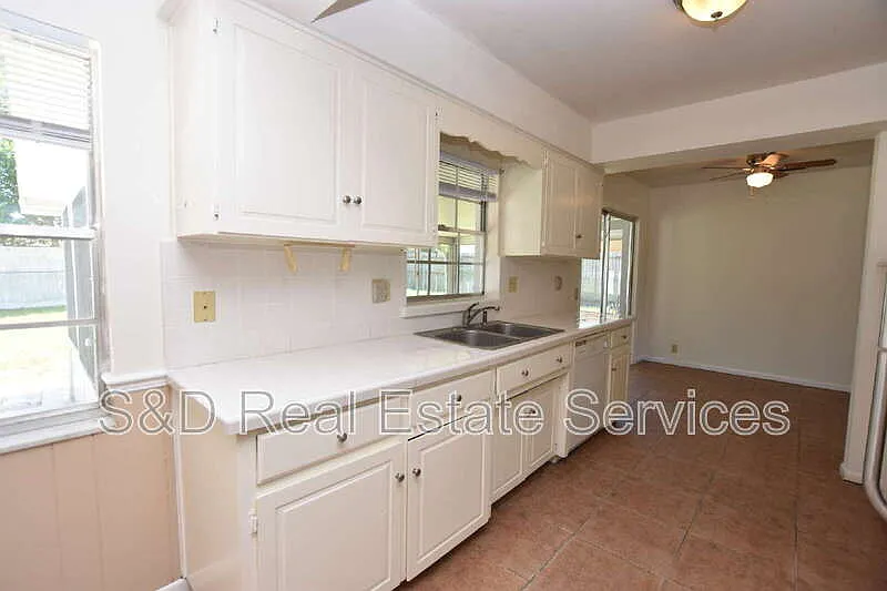 2 bed, 2.0 bath, 1074 sqft, $1,550 — Photo 4