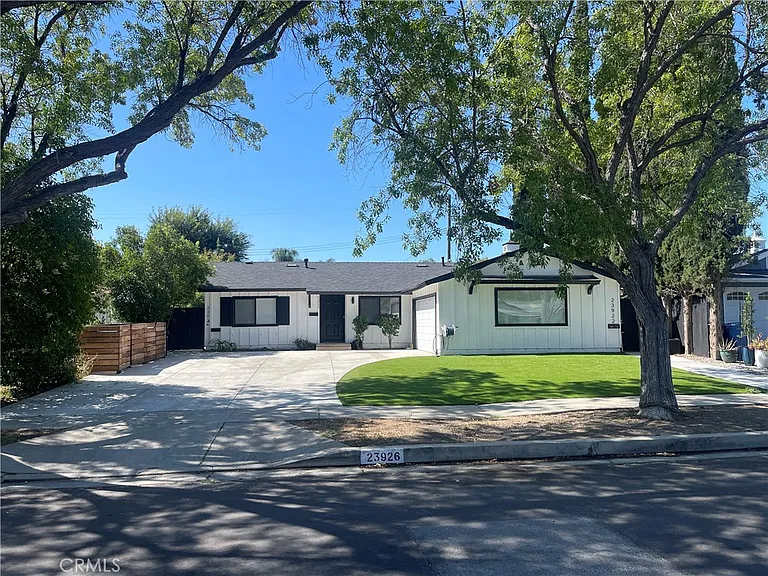 23926 Hamlin St — Photo 1