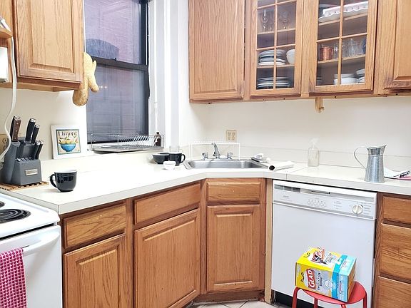 4th image of 215 W 106th St #5IT