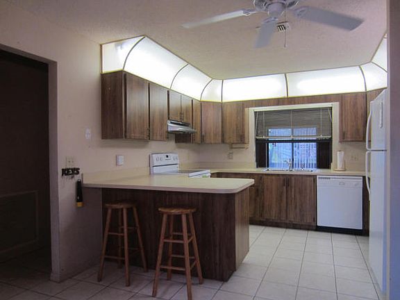 5th image of 158 NW Peach St