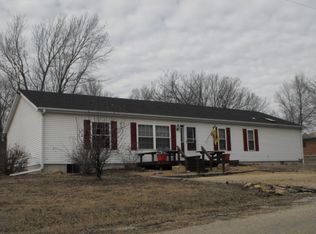 437 NE Pine St, Melvern, KS 66510