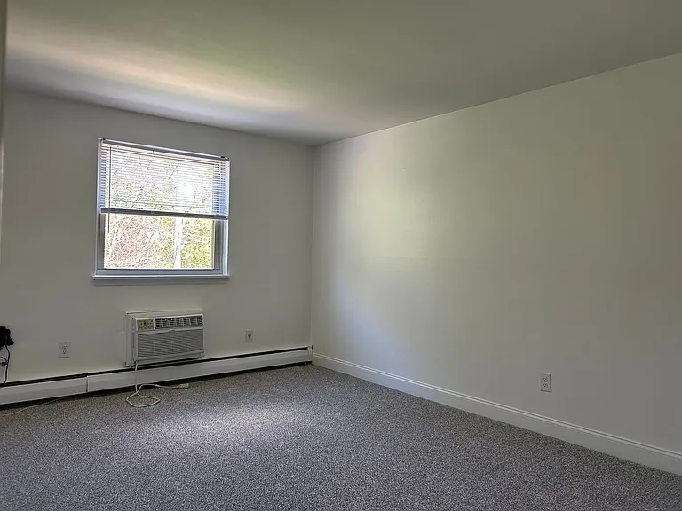Parkside Manor Apartments — Photo 99