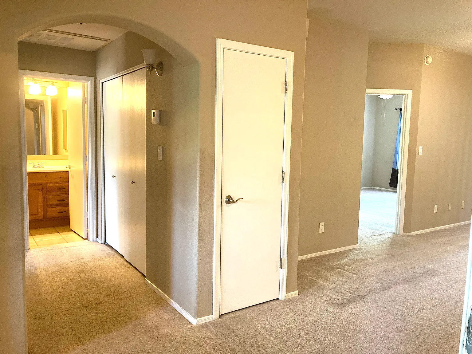 2 bed, 1056 sqft, $1,700 — Photo 2