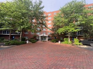 6701 N Milwaukee Ave APT 303, Niles, IL 60714