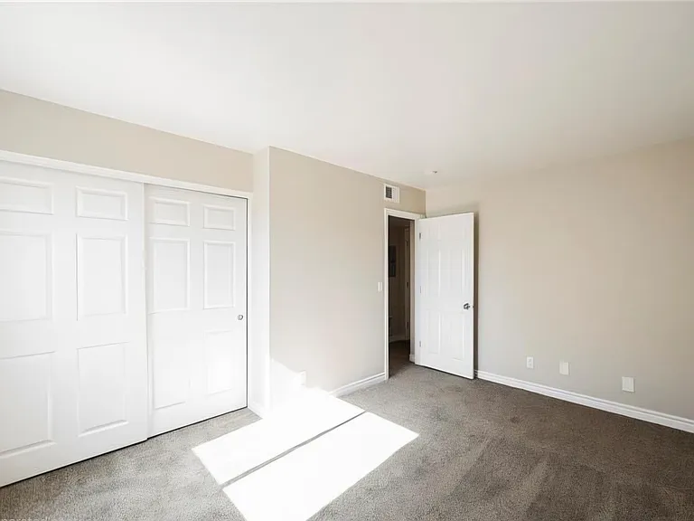 4400 Sandy River Dr #16 — Photo 8