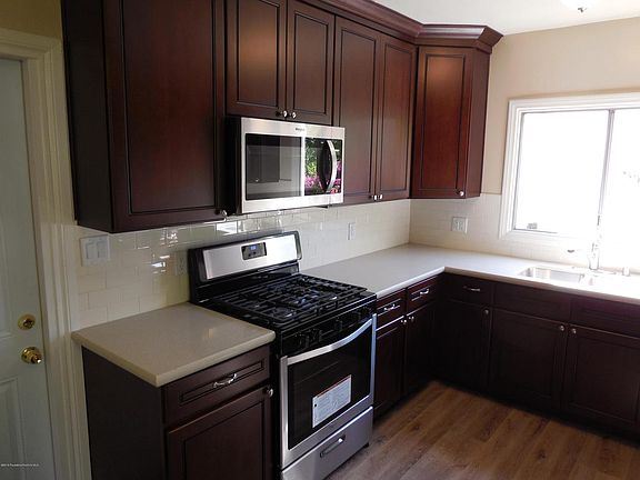 4th image of 3626 Montrose Ave