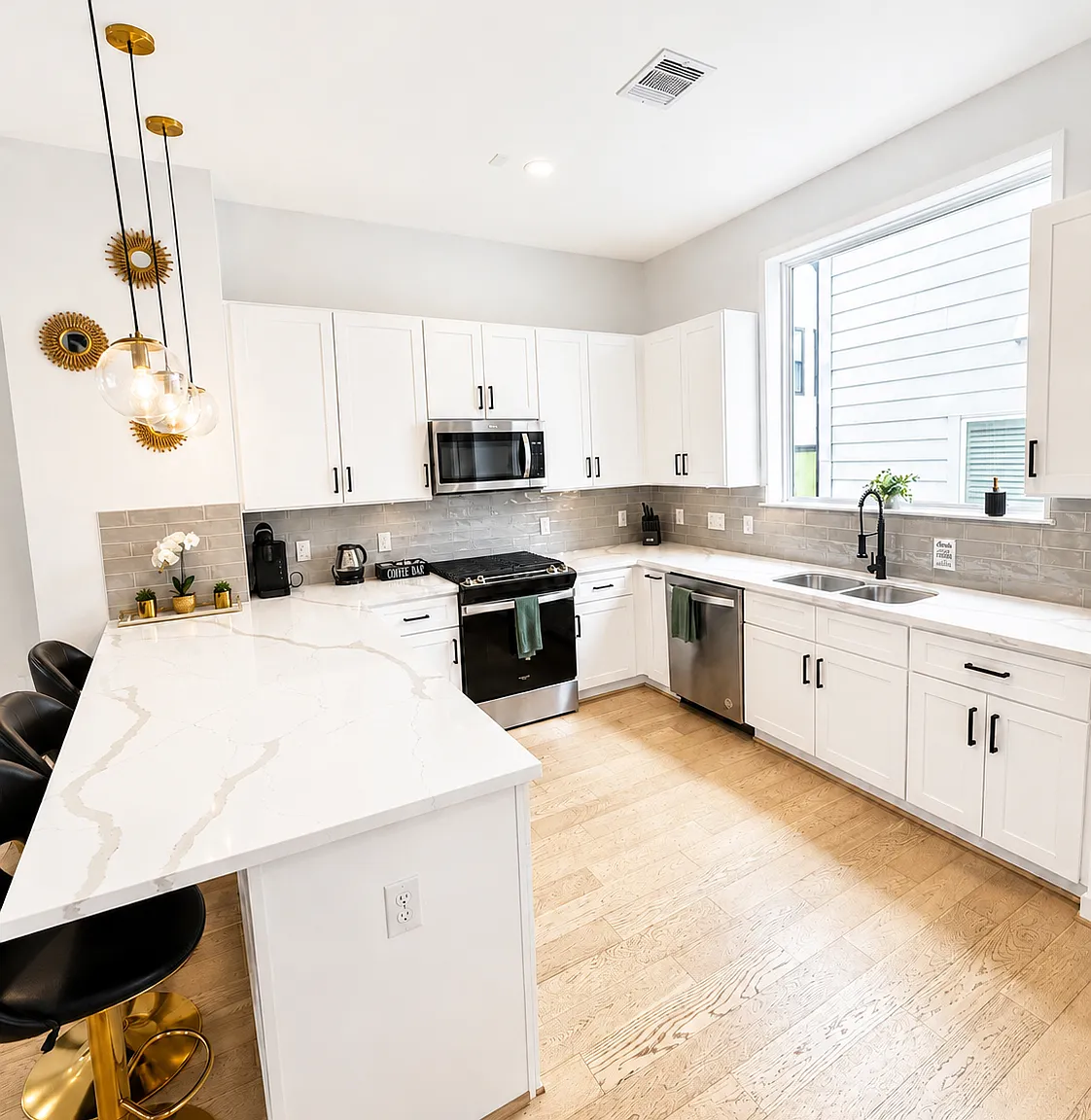 3 bed, 3.5 bath, 1825 sqft, $3,500 — Photo 1