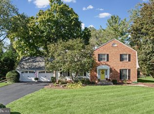 9813 Brookford Rd, Potomac, MD 20854
