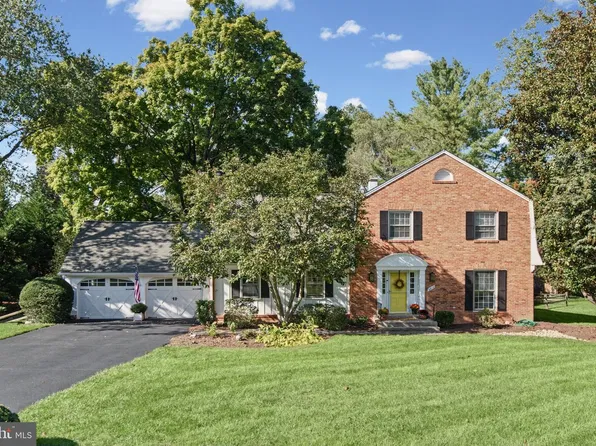 9813 Brookford Rd, Potomac, MD 20854