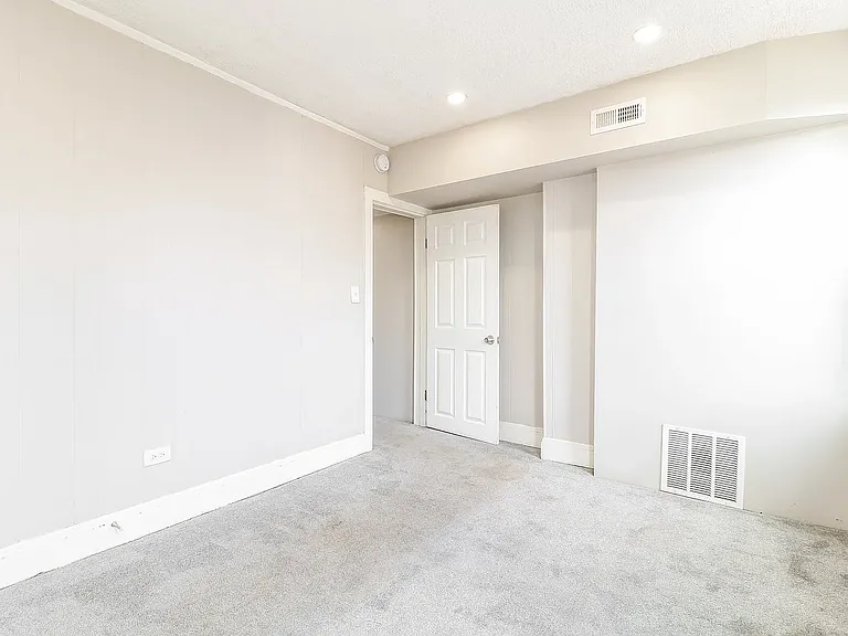 408 S 2nd St — Photo 7