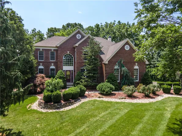 4140 Douglas Dr, Bethlehem, PA 18020