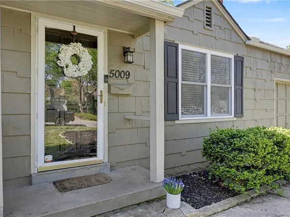 5009 W 51st Ter, Roeland Park, KS 66205